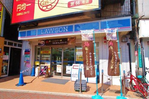 コンビニ　ローソン 大国町駅前店（コンビニ）まで94m