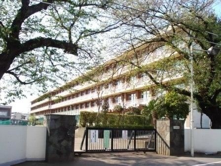 中学校　所沢市立南陵中学校（中学校）まで1686m