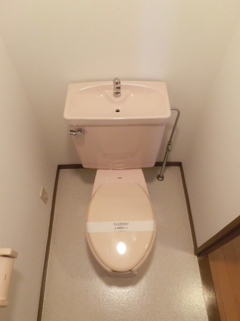 トイレ　清潔感のあるトイレですね。