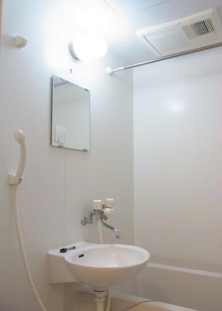 バス・シャワールーム　雨の日にも便利な浴室乾燥機付き