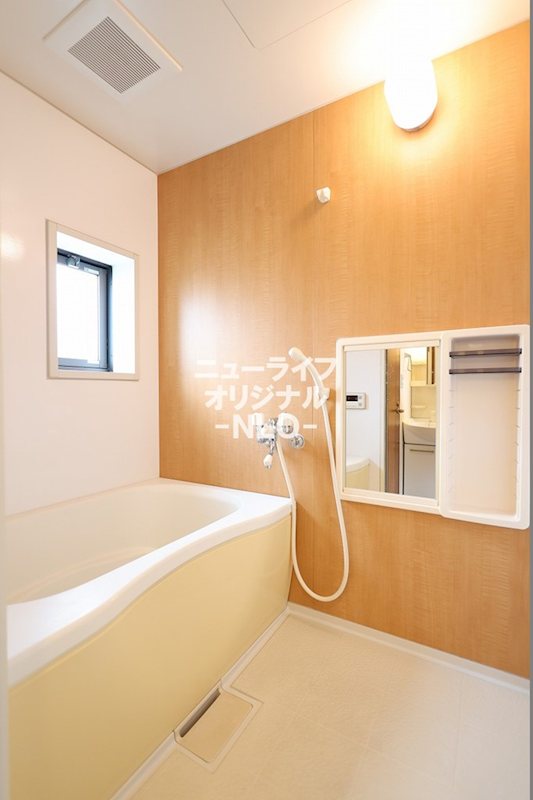 バス・シャワールーム　一日の疲れを癒すバスルームは追い焚き機能付きです☆