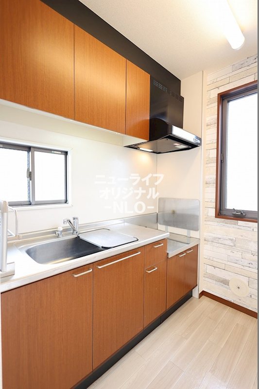 キッチン　収納充実のキッチン☆窓付きなので明るく換気もできます☆