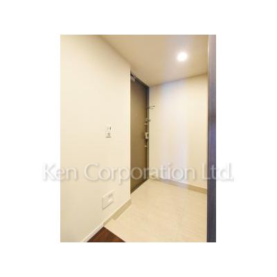 玄関　同タイプ10階のお部屋を撮影。仕様が異なることがあります。