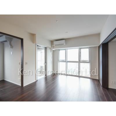 居室・リビング　同タイプ10階のお部屋を撮影。仕様が異なることがあります。