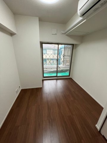 その他部屋・スペース　落ち着いた色調の寝室です