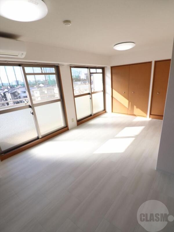 居室・リビング　１０．３帖の洋室です