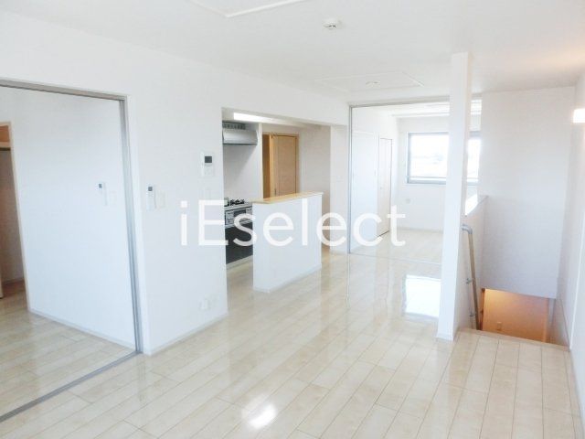 居室・リビング　明るくキレイなリビングルーム♪