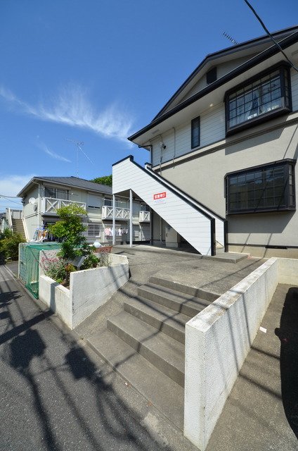 エントランス　★共用部分もしっかりお手入れされています★