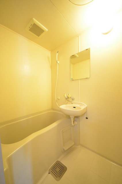 バス・シャワールーム　★ゆったりとしたバスルームで癒しのひと時を…★