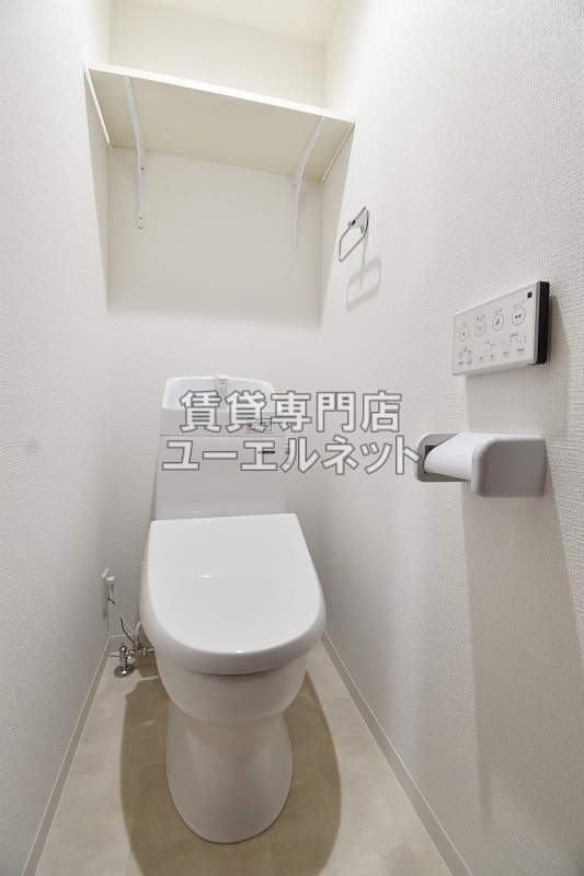 トイレ　温水洗浄便座付き