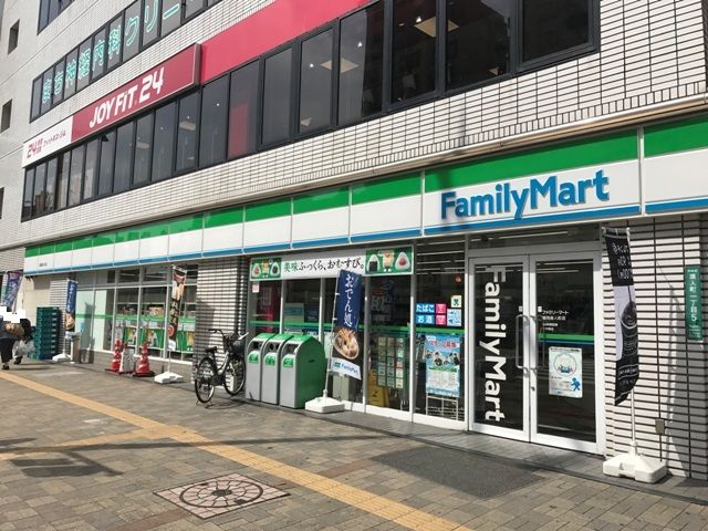 コンビニ　ファミリーマート福岡唐人町店（コンビニ）まで557m