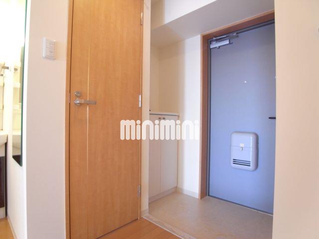 玄関　下駄箱付きの明るい玄関です