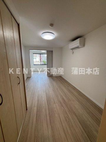 居室・リビング　こちらのリビングで趣味の時間をお楽しみください