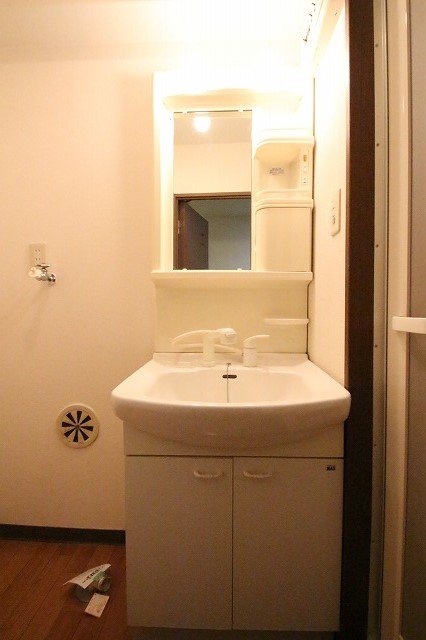 洗面設備　同物件別号室のものです。