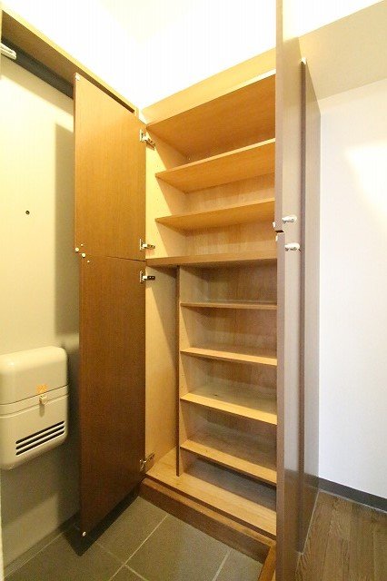 玄関　同物件別号室のものです。