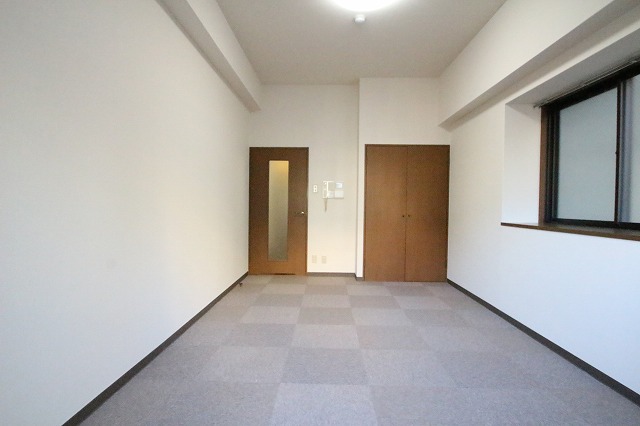 居室・リビング　同物件別号室のものです。