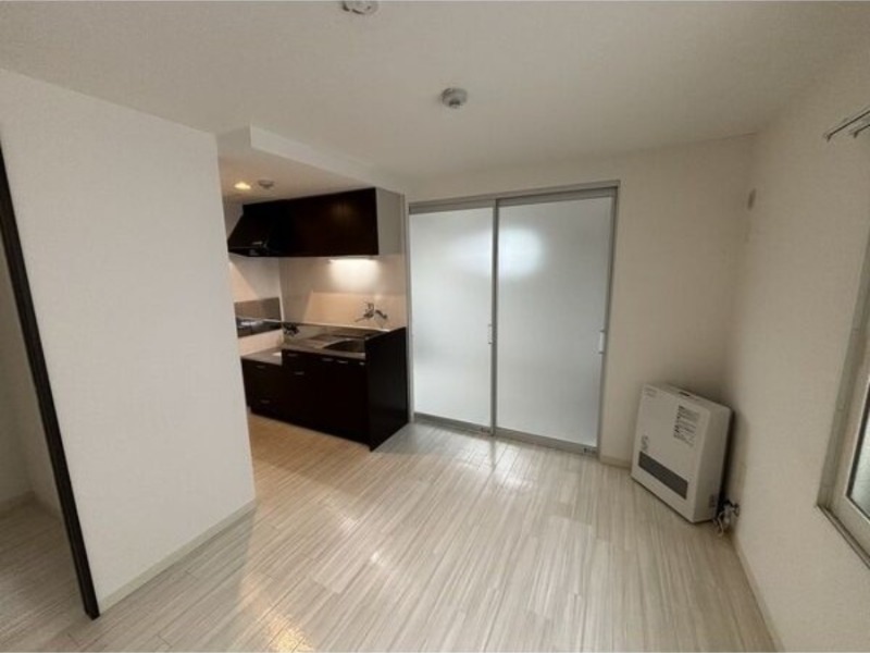 居室・リビング　退去予定につき同タイプ別号室の画像です。