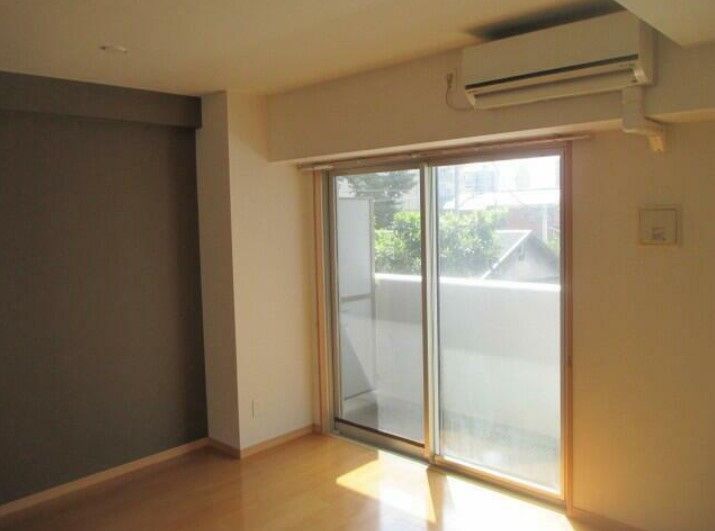 居室・リビング　別号室参考写真です