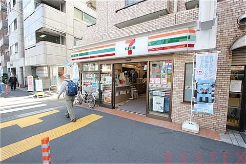 コンビニ　セブンイレブン根津駅前店（コンビニ）まで375m