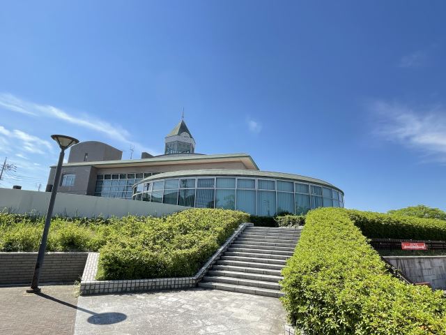 図書館　長久手市中央図書館（図書館）まで550m