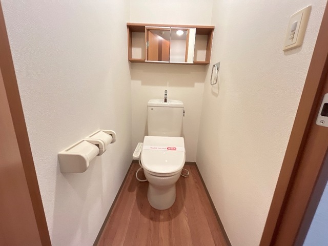トイレ　温水洗浄暖房便座