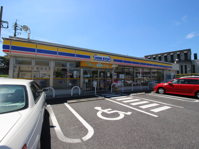 コンビニ　ミニストップ（コンビニ）まで950m