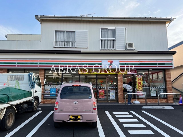 コンビニ　セブンイレブン藤沢村岡東店（コンビニ）まで556m