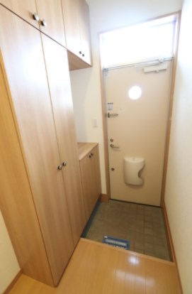 玄関　※別部屋参考写真