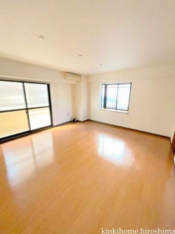 居室・リビング　写真は別のお部屋です。※現況を優先