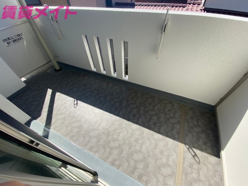バルコニー　同物件別室反転タイプ画像