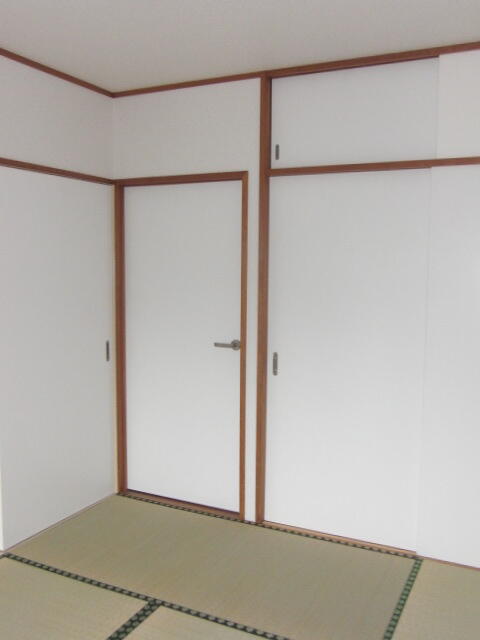 収納　和室の建具も取り替えました。