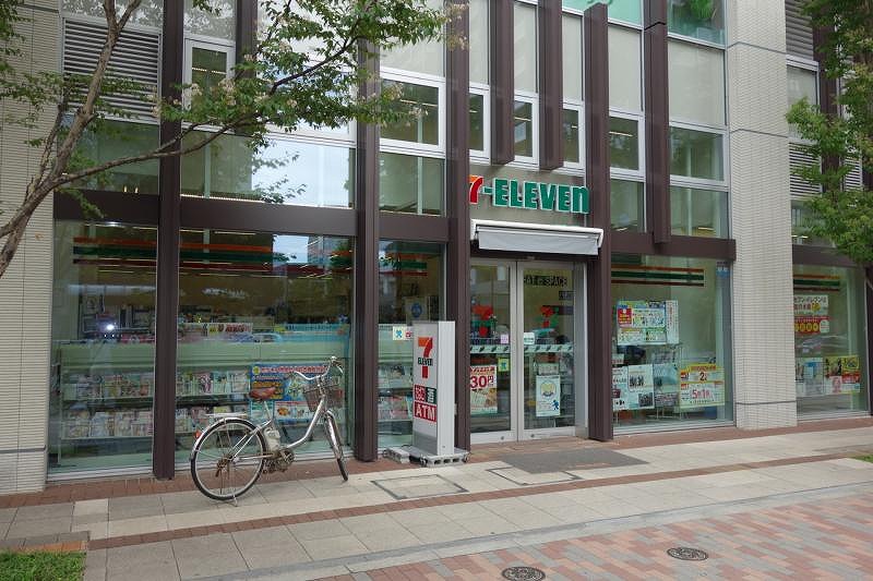 コンビニ　セブンイレブン月島駅前店（コンビニ）まで142m