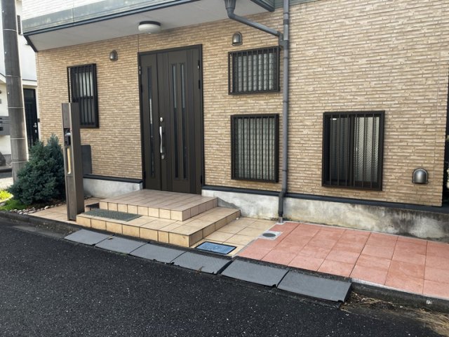 エントランス　落ち着いたエントランスです