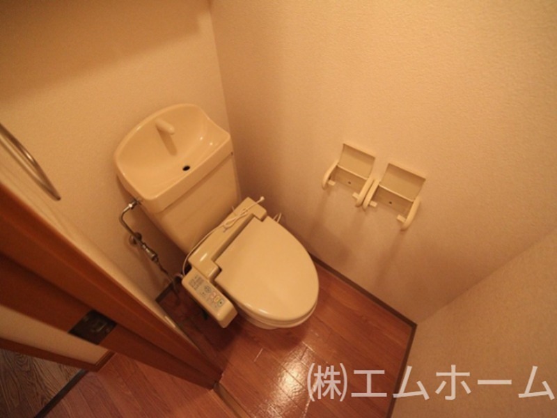 トイレ　温水洗浄暖房便座付トイレ