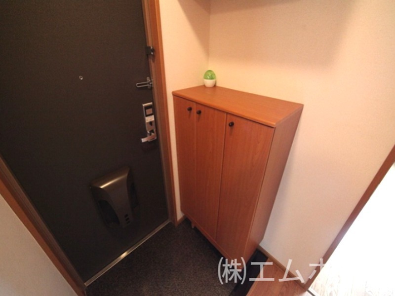 玄関　玄関　シューズボックス付（収納充実してます）