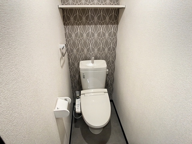 トイレ　掲載写真は同型モデルを掲載しており実際のお部屋と仕様等が異な