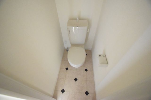 トイレ　落ち着いた色調のトイレです