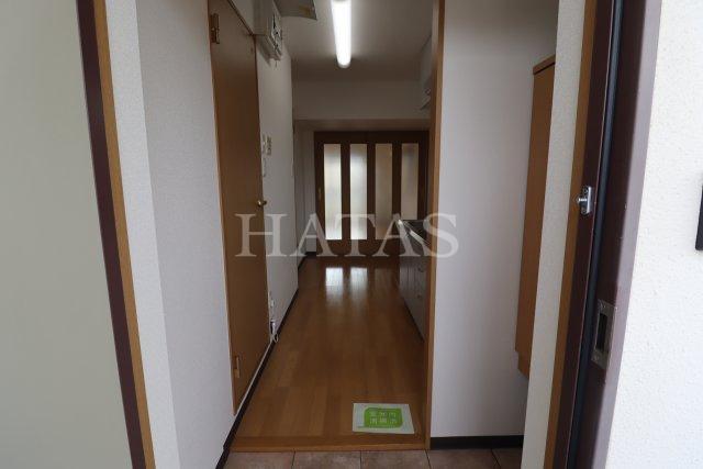 玄関　同物件別部屋です。