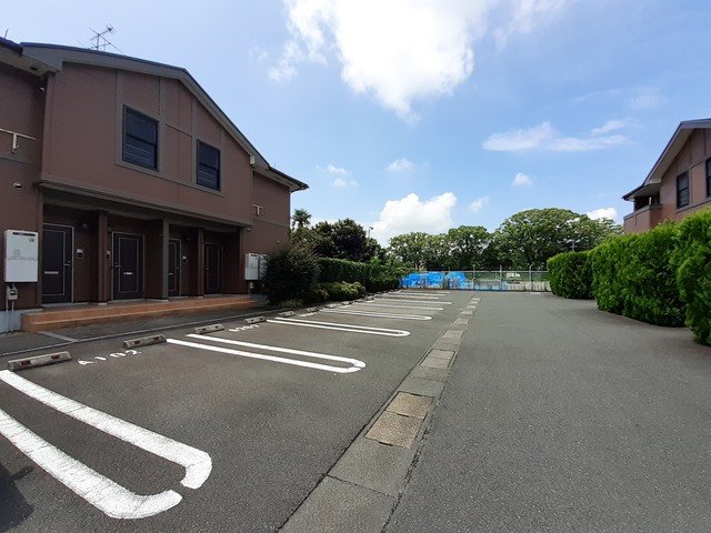 駐車場　駐車場に車を止められます