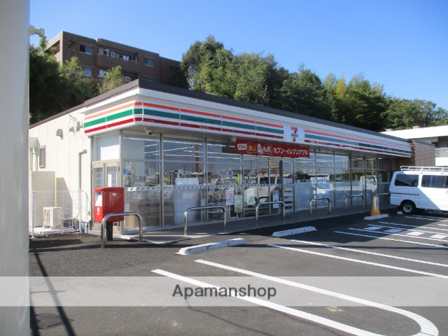 コンビニ　セブンイレブン（コンビニ）まで657m