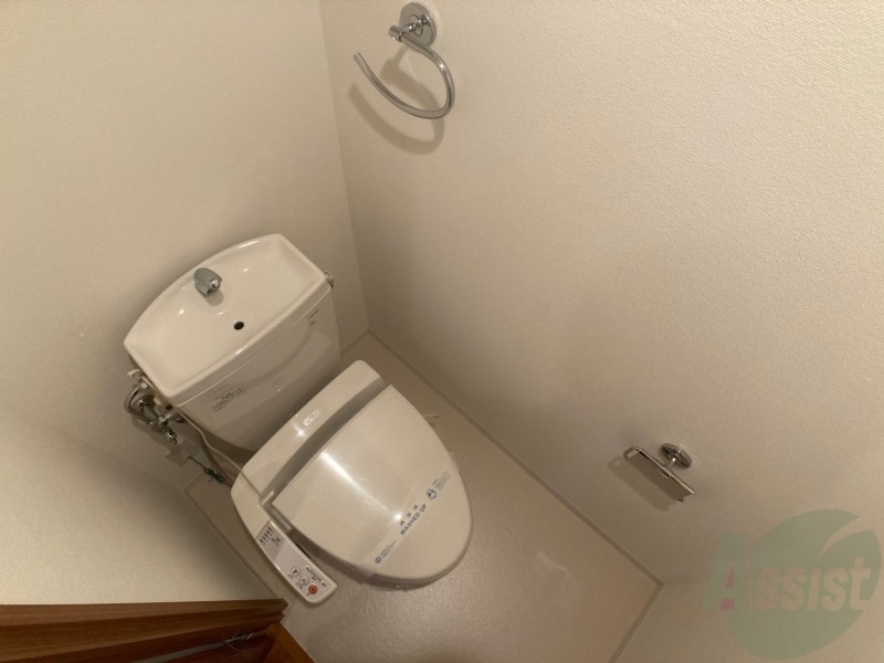 トイレ　ウォシュレット機能がついたトイレです。安心して使用できます。