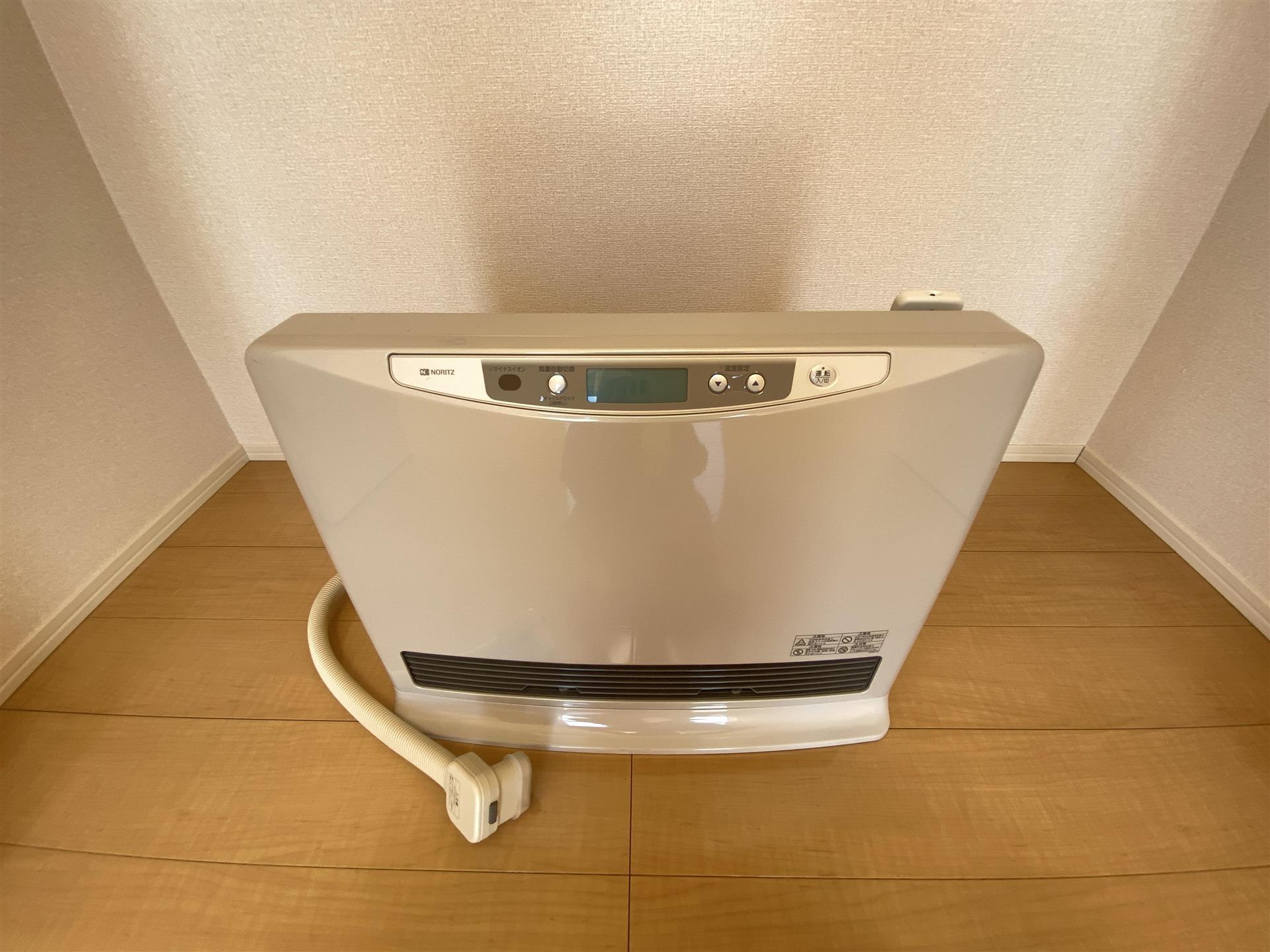 その他設備　温水ルームヒーター
