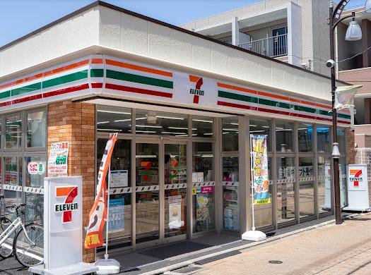 コンビニ　セブンイレブン板橋赤塚一番通り店（コンビニ）まで52m