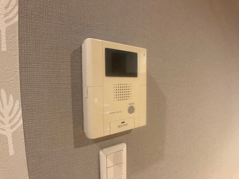 その他設備　ＴＶモニター付インターホンです。来客者の顔が見えるので安心！