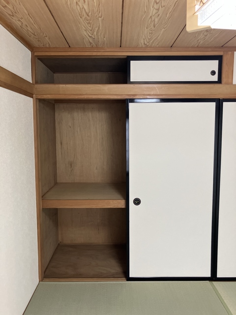 収納　※補修前の参考画像の為、設備等は現況優先。
