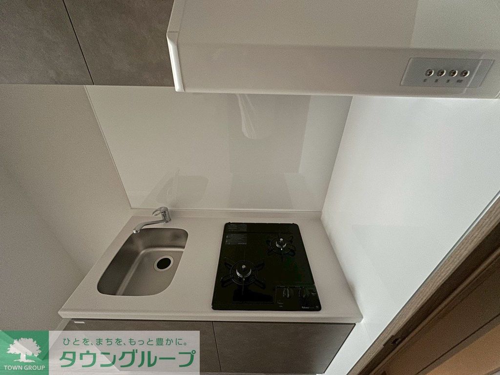 キッチン　反転タイプの写真を使用しております。