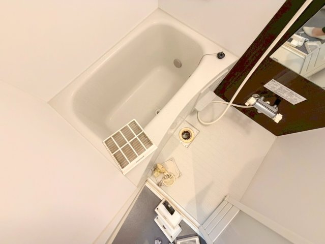 バス・シャワールーム　広めのお風呂は一日の疲れを癒してくれます。