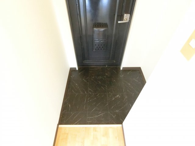 玄関　同物件別部屋イメージ写真