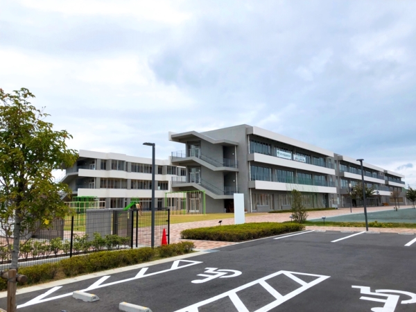小学校　みどりの学園義務教育学校（小学校）まで1500m