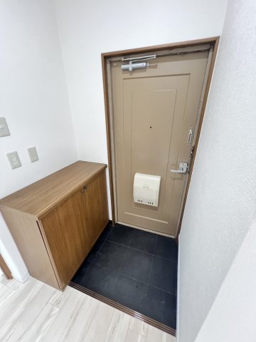 玄関　収納充実で玄関を広々使えます！